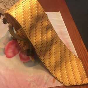 Thomas Pink London Yellow & Tan 100% Silk Textured Tie